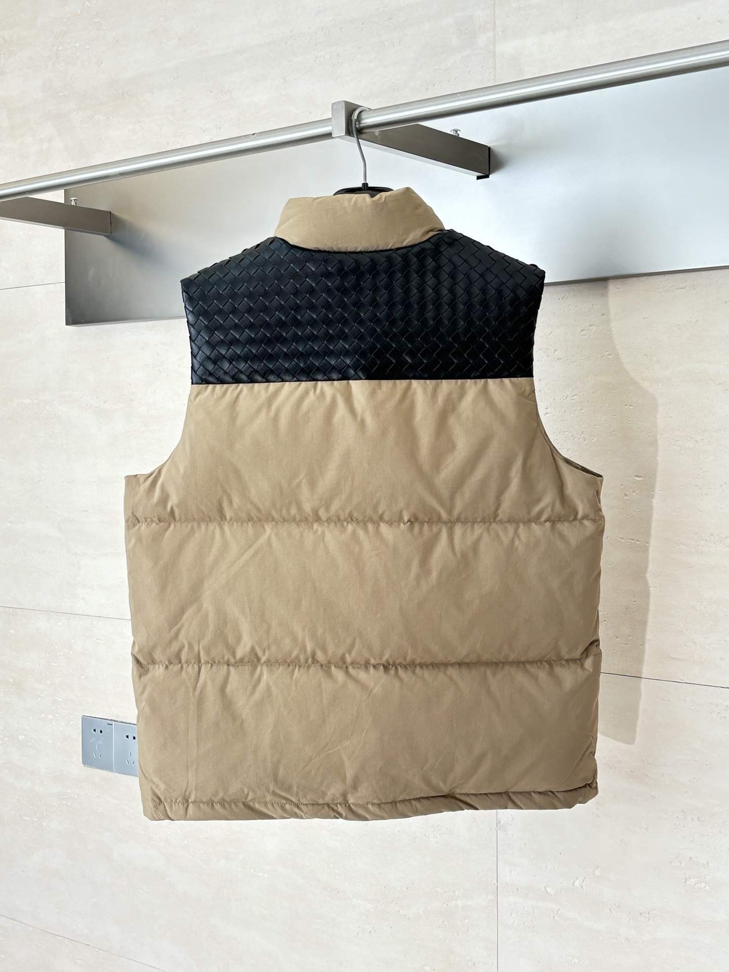 Finest Bottega Veneta Frosted Poplin Puffer Replica Gilet - Image 2