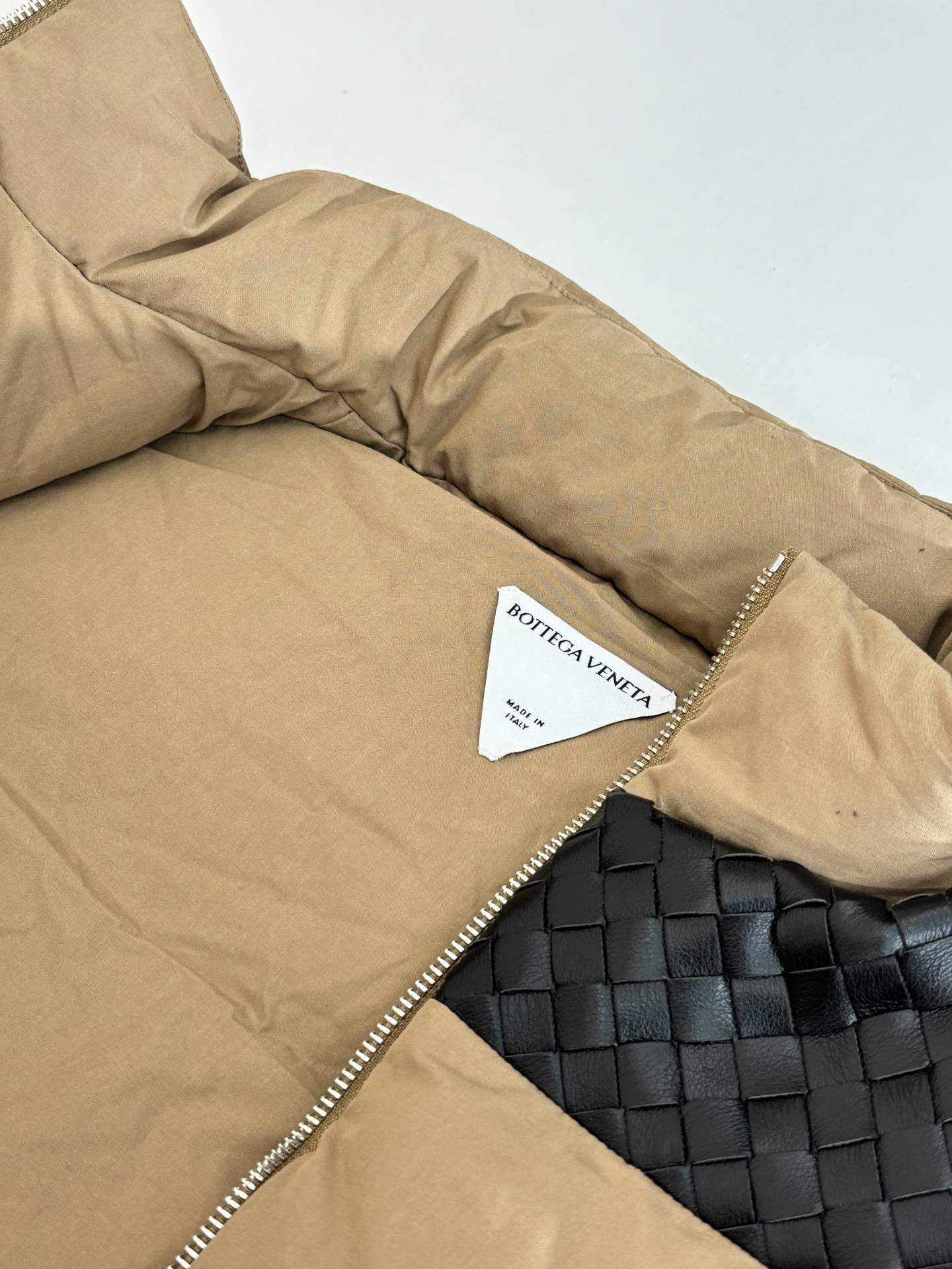 Finest Bottega Veneta Frosted Poplin Puffer Replica Gilet - Image 9