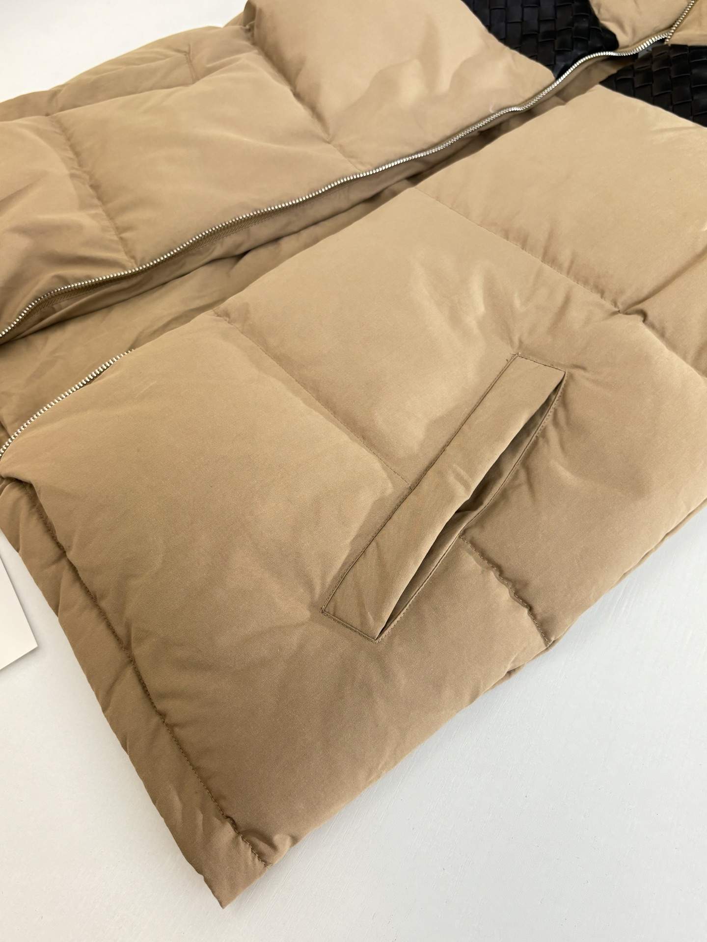 Finest Bottega Veneta Frosted Poplin Puffer Replica Gilet - Image 5