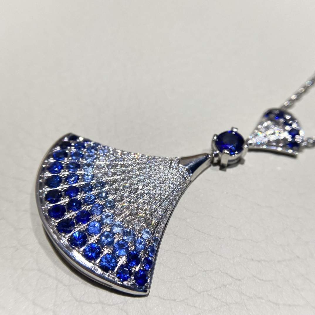 Mirror Quality Bvlgari Divas Dream Replica Necklace - Image 5