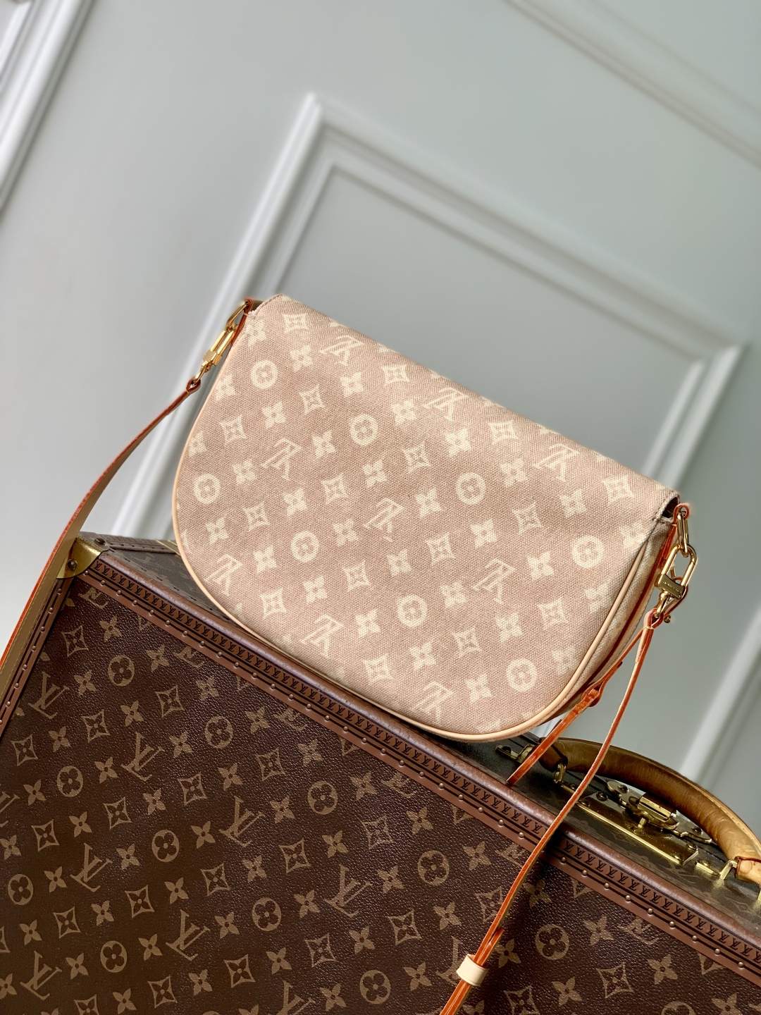 Luxury Replica Louis Vuitton Escape - Image 2