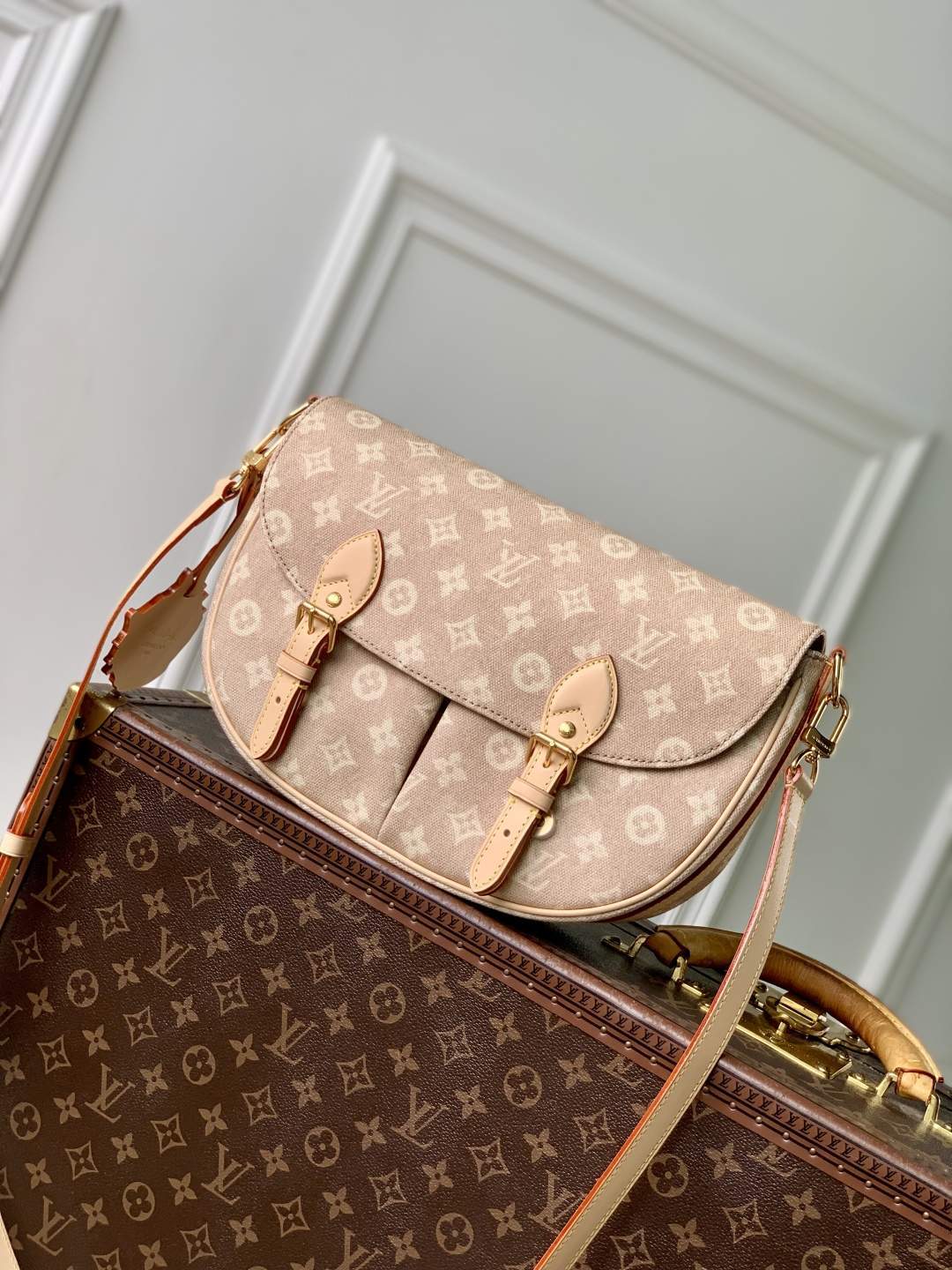 Luxury Replica Louis Vuitton Escape