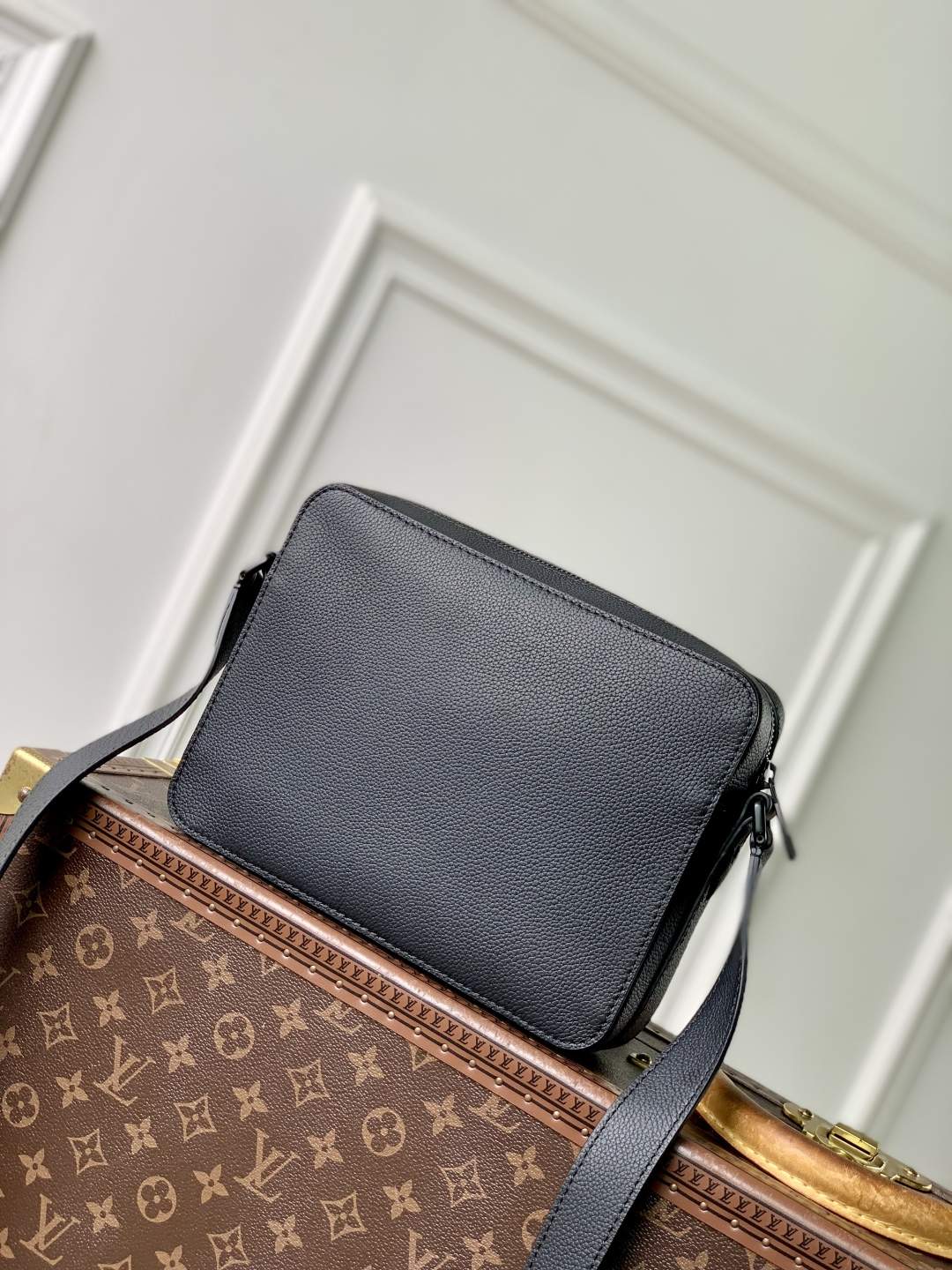 Exclusive Louis Vuitton Boarding Replica Messenger - Image 2