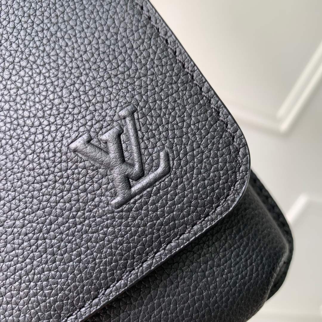 Exclusive Louis Vuitton Boarding Replica Messenger - Image 8