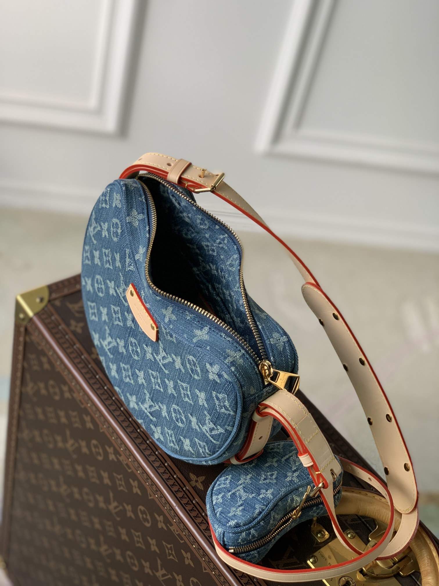 Superior Louis Vuitton Croissant MM Replica Bag - Image 5