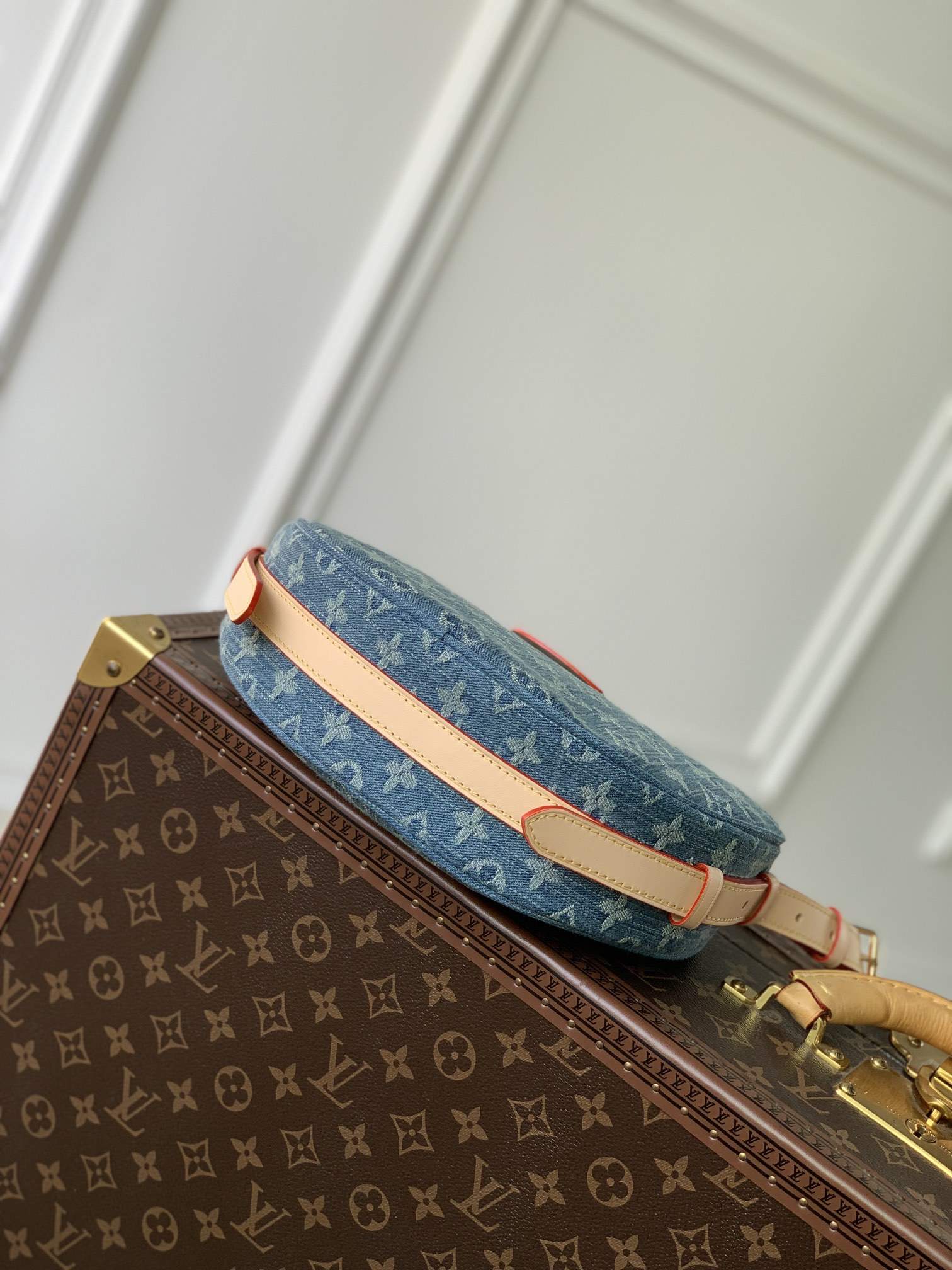 Superior Louis Vuitton Croissant MM Replica Bag - Image 4