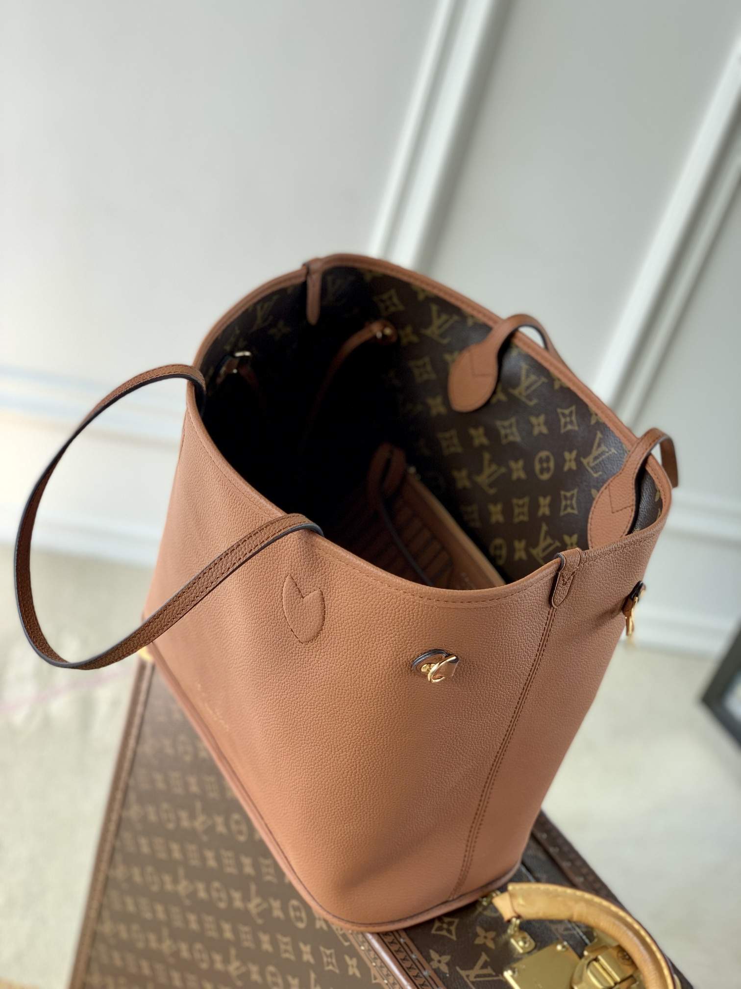 Copy Louis Vuitton Neverfull Inside Out MM Replica Bag - Image 8