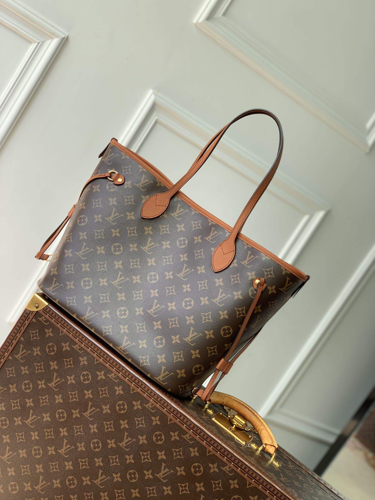 Copy Louis Vuitton Neverfull Inside Out MM Replica Bag - Image 3