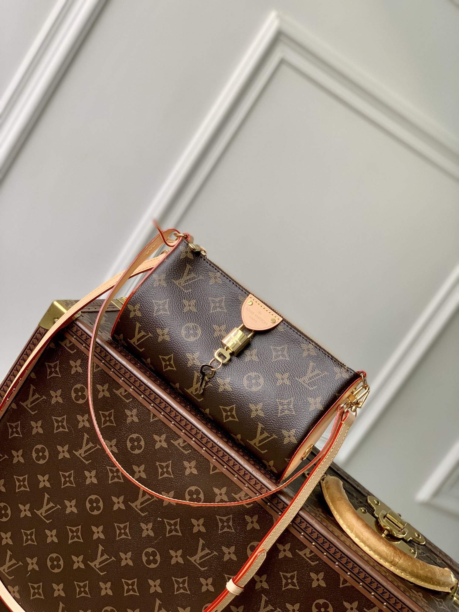 Exact Copy Louis Vuitton Replica Pochette Tirette