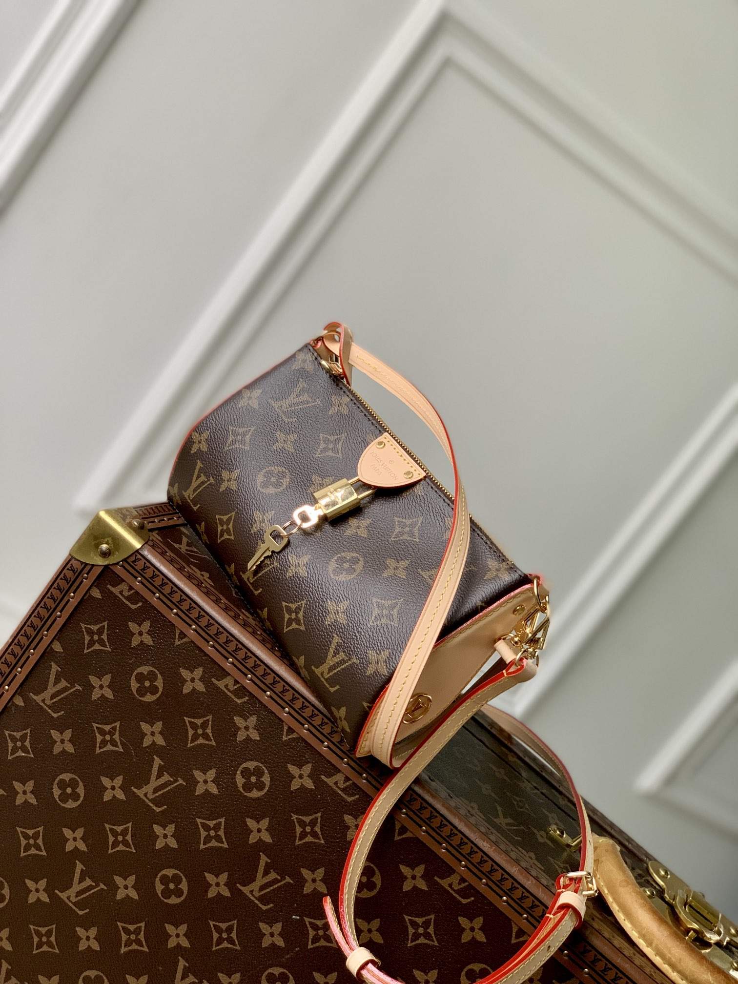 Exact Copy Louis Vuitton Replica Pochette Tirette - Image 3