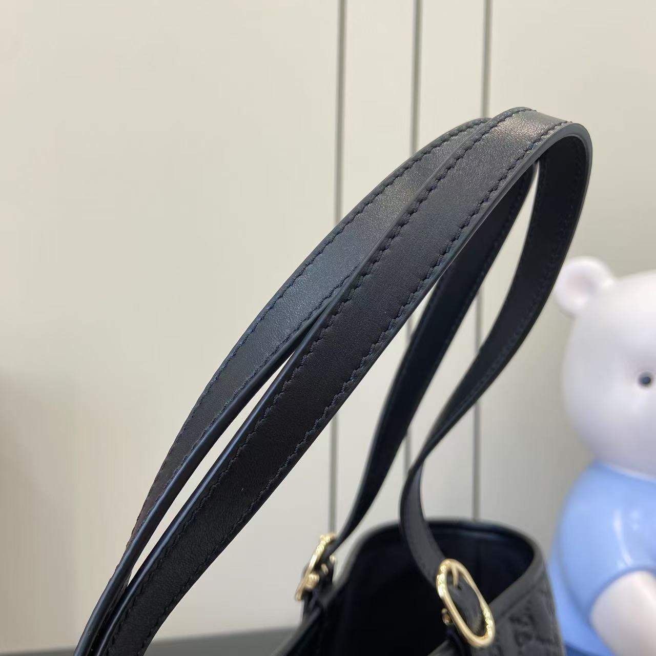 Superior Gucci GG Emblem Large Replica Tote Bag - Image 9