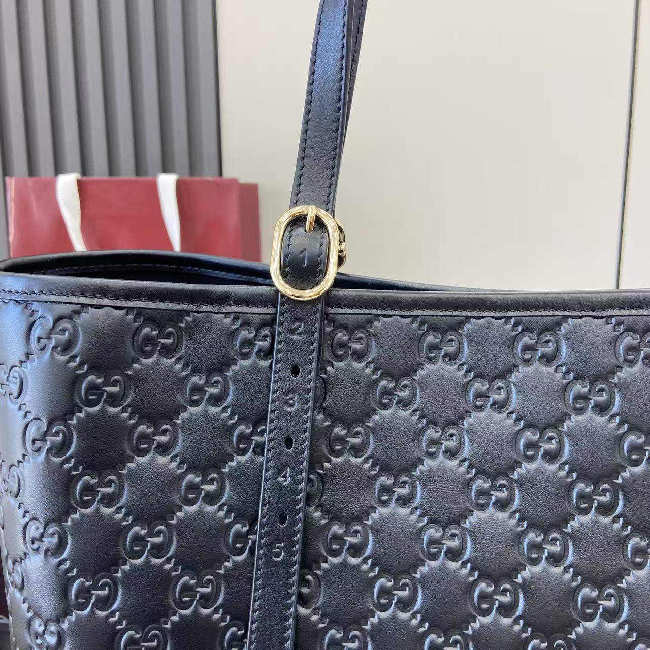 Superior Gucci GG Emblem Large Replica Tote Bag - Image 7
