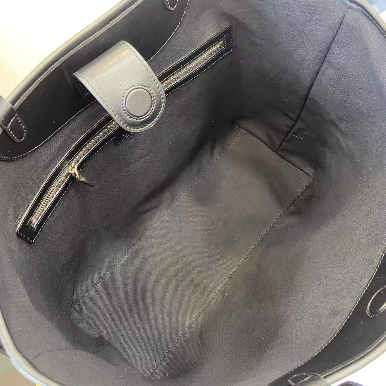 Superior Gucci GG Emblem Large Replica Tote Bag - Image 10