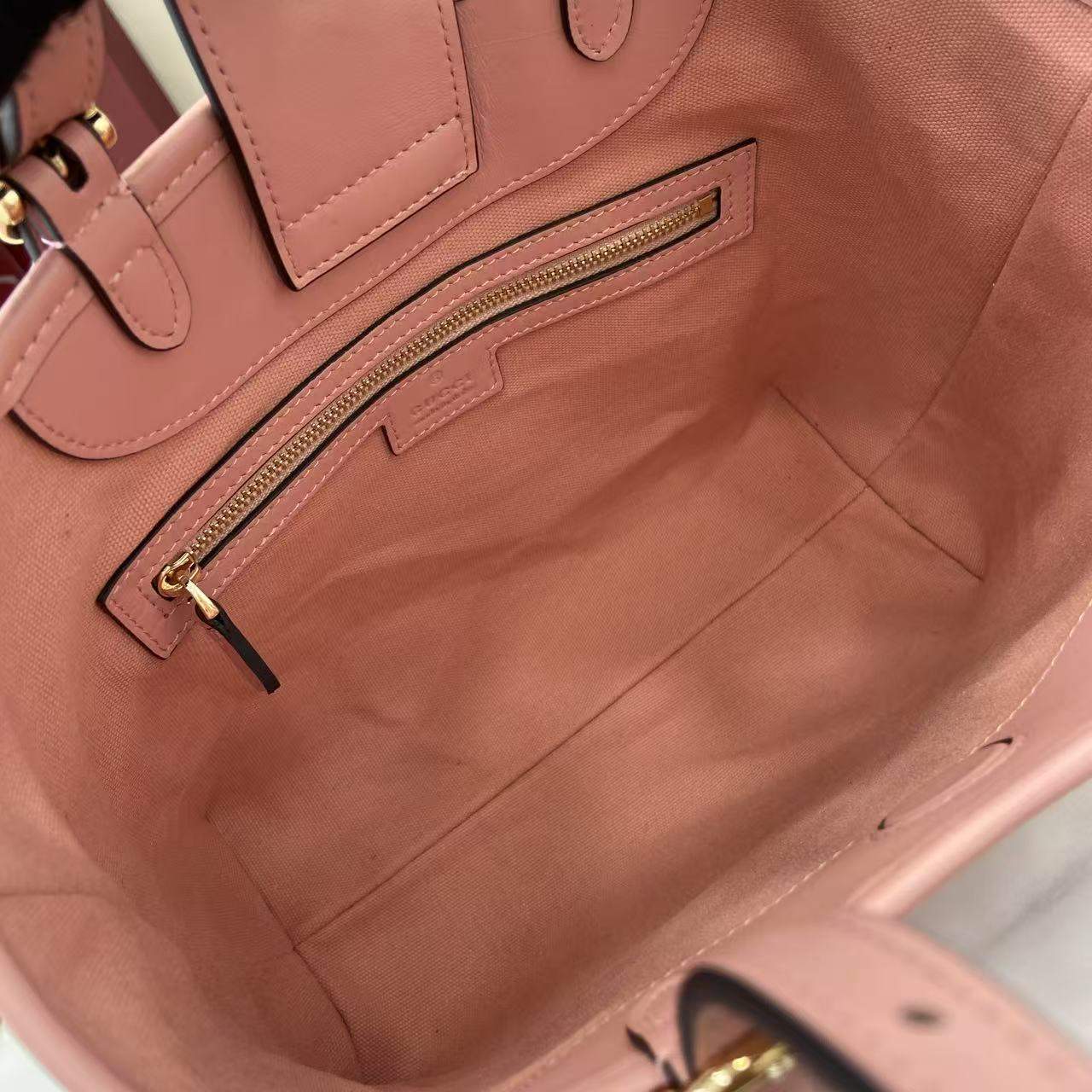 Deluxe Gucci GG Emblem Medium Replica Tote Bag - Image 10