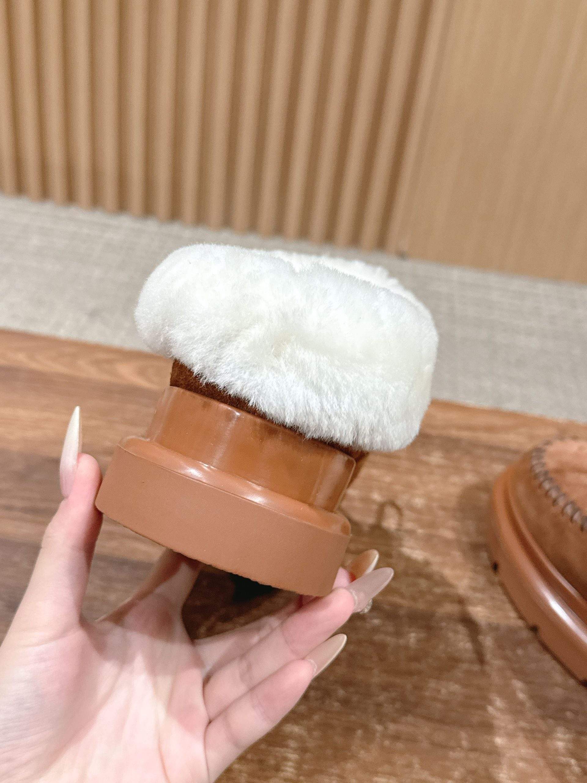 Exclusive Louis Vuitton Cortina Closed Replica Mule - Image 8