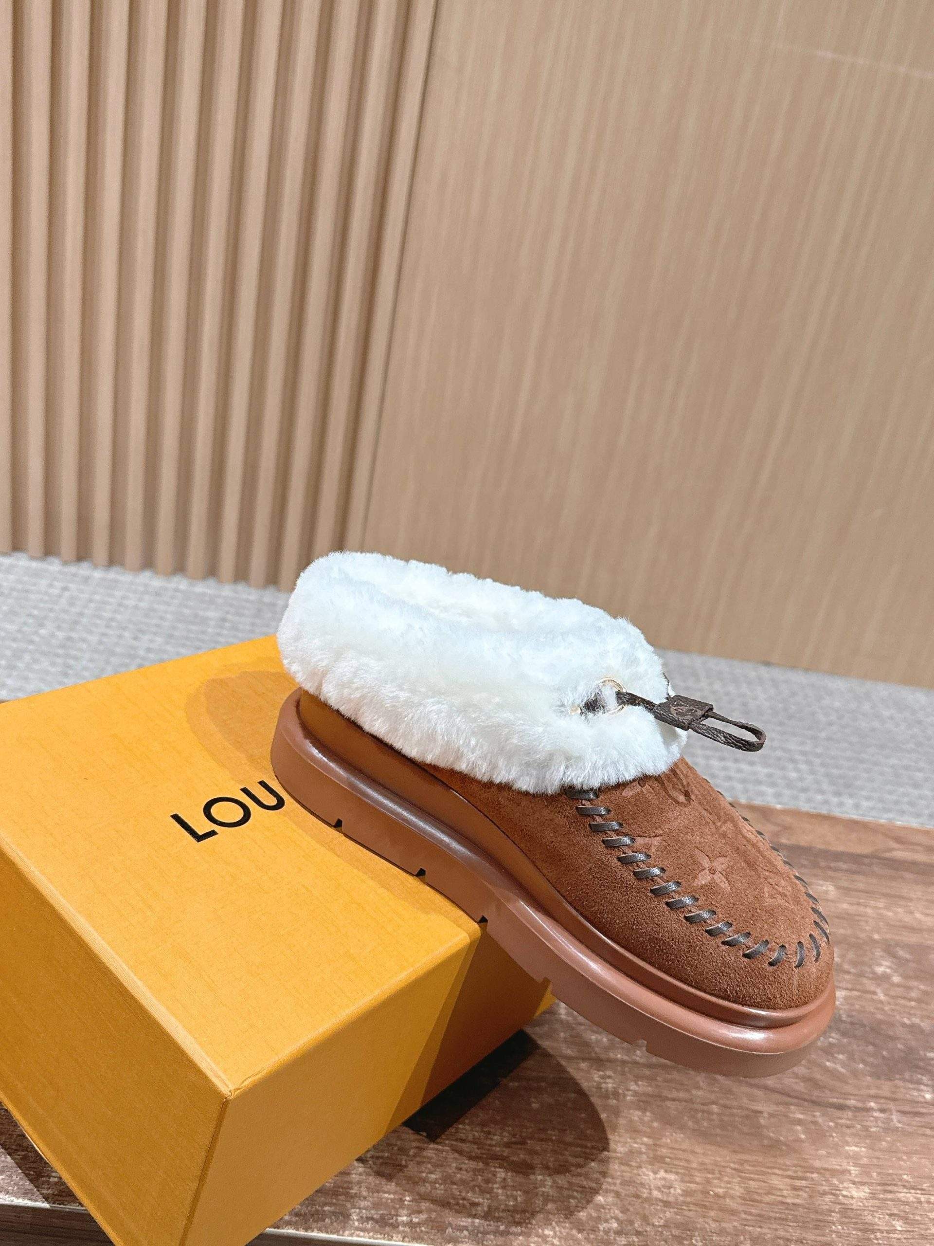 Exclusive Louis Vuitton Cortina Closed Replica Mule - Image 6