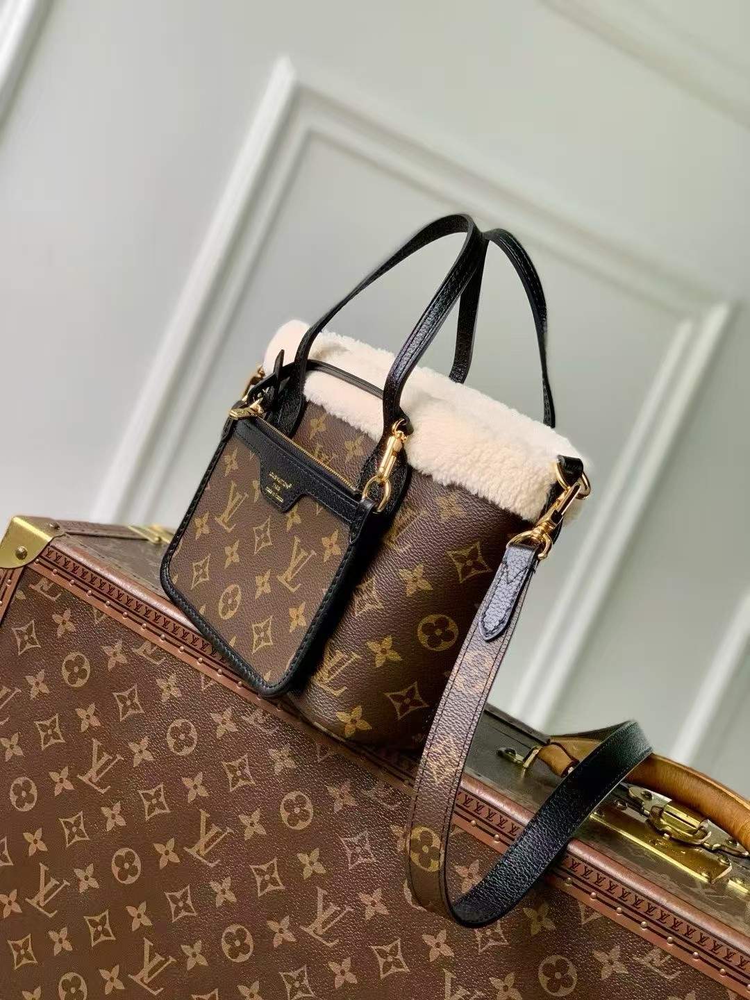 Deluxe Louis Vuitton Neverfull Bandoulière Inside Out BB Replica Bag - Image 3