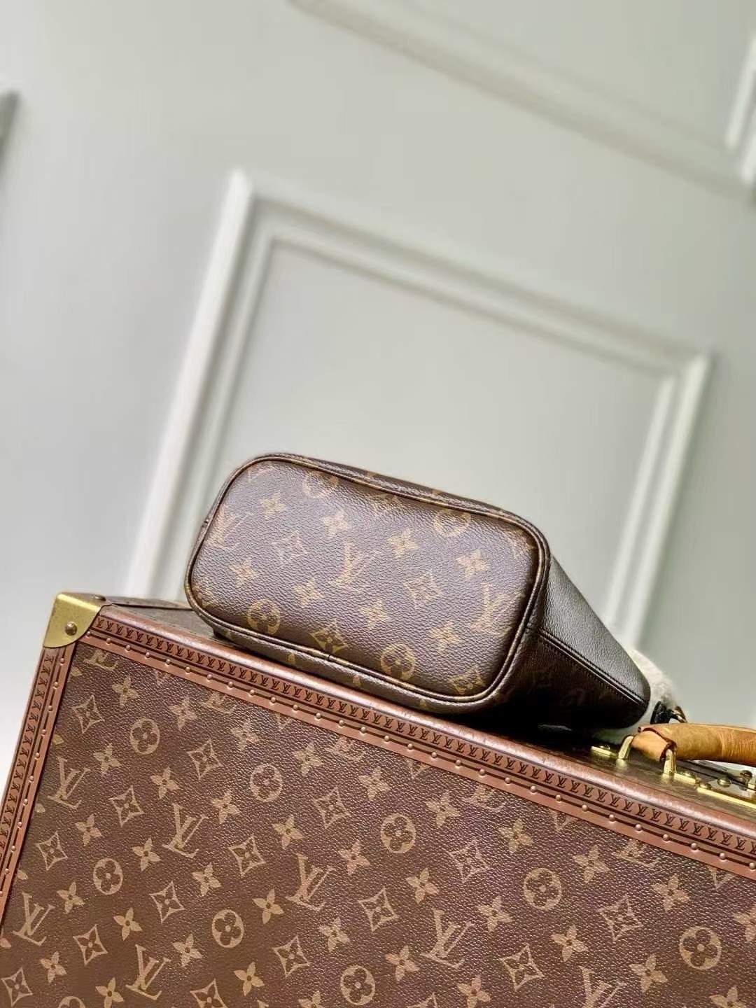 Deluxe Louis Vuitton Neverfull Bandoulière Inside Out BB Replica Bag - Image 5