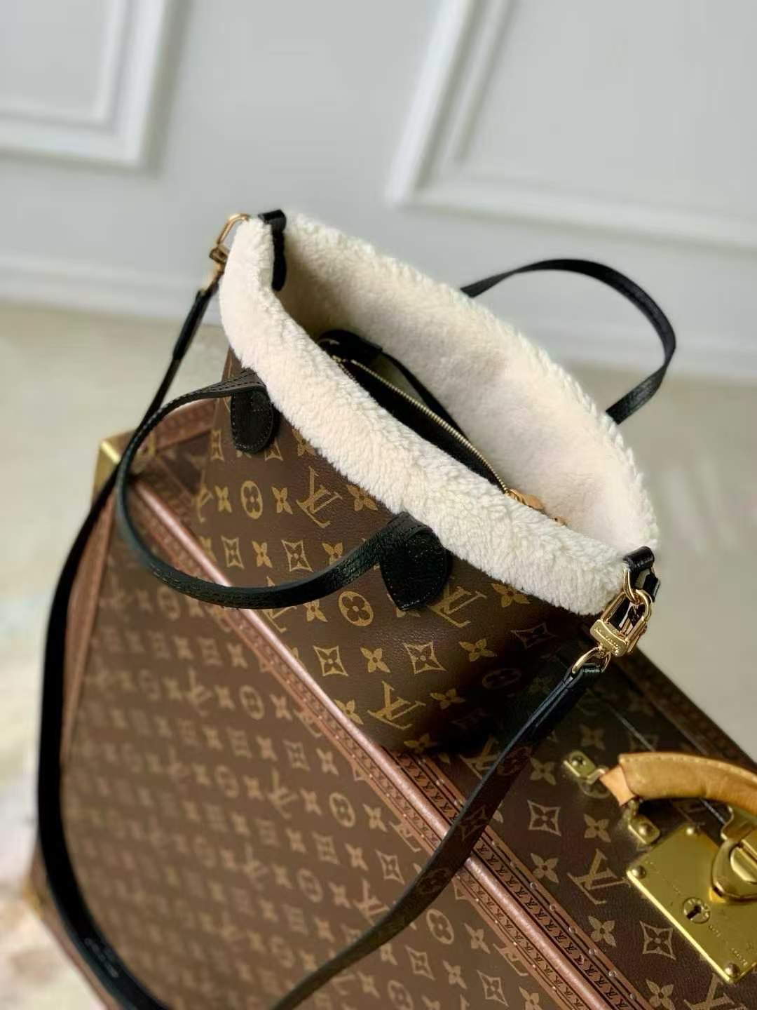Deluxe Louis Vuitton Neverfull Bandoulière Inside Out BB Replica Bag - Image 4