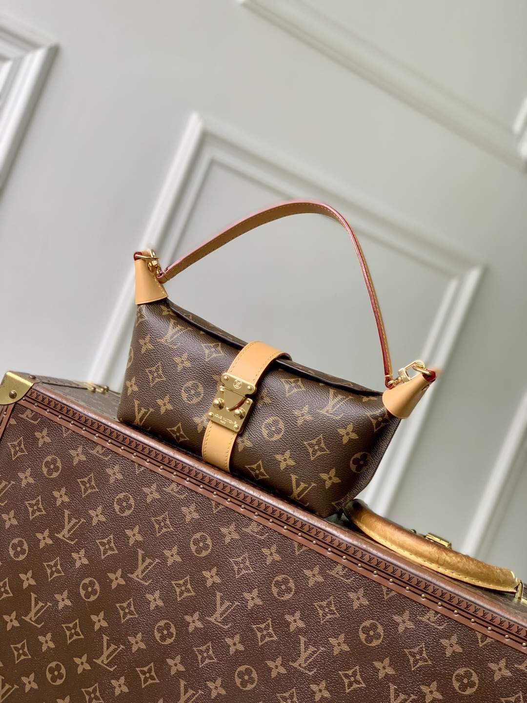 Exclusive Louis Vuitton Pochette Mia Replica Bag