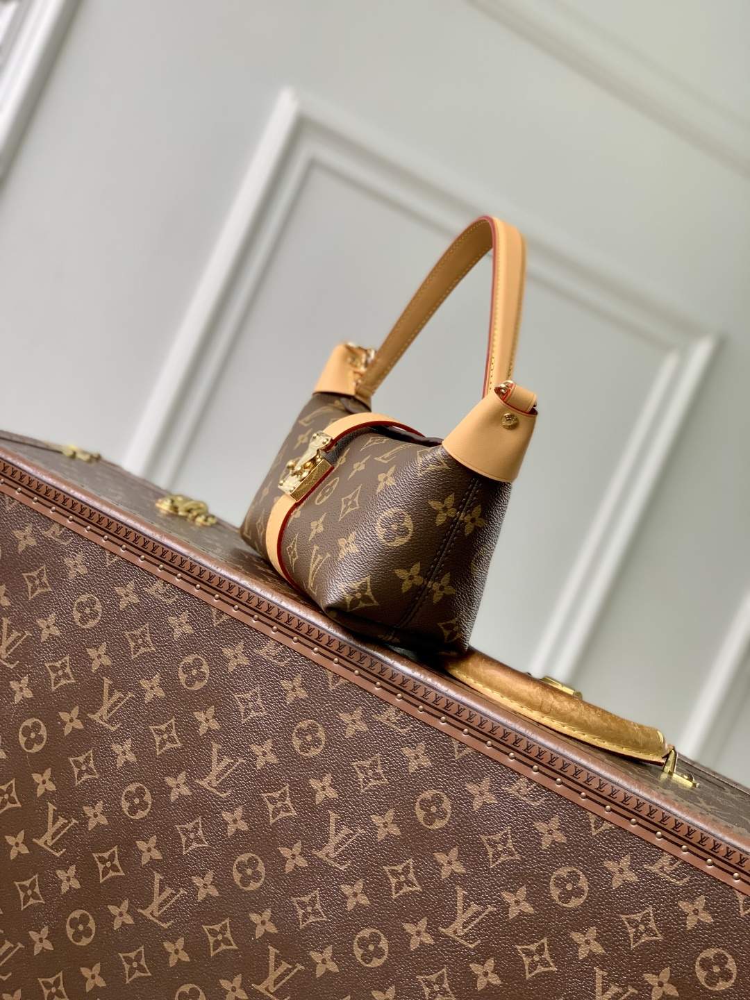 Exclusive Louis Vuitton Pochette Mia Replica Bag - Image 3
