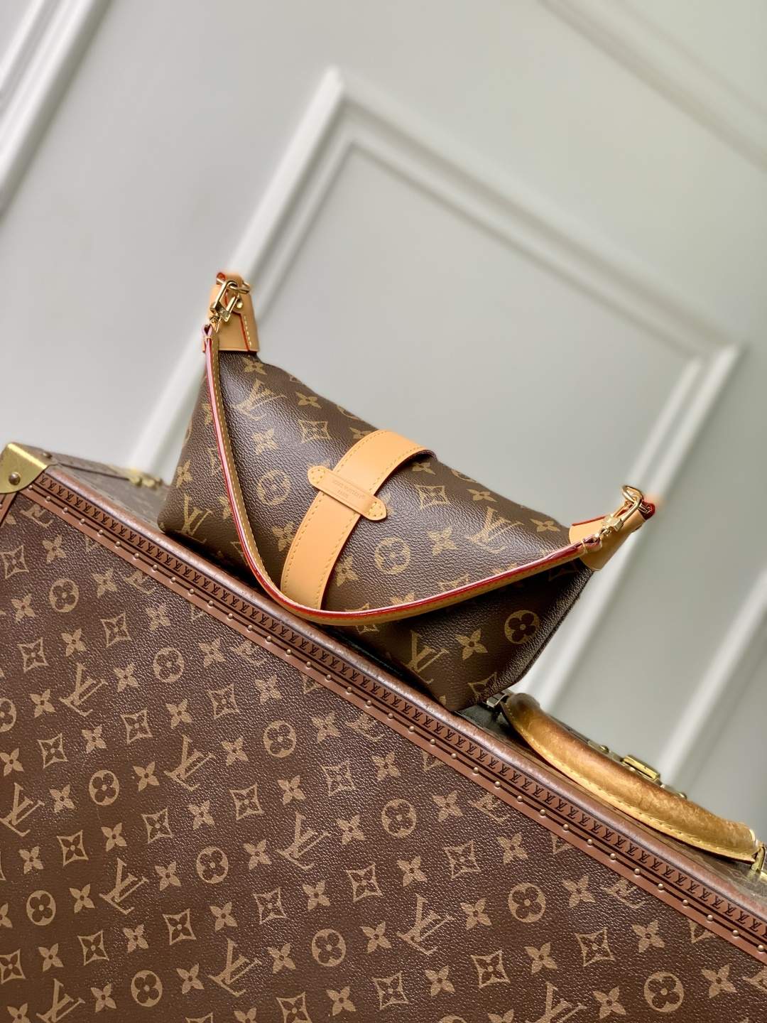 Exclusive Louis Vuitton Pochette Mia Replica Bag - Image 2