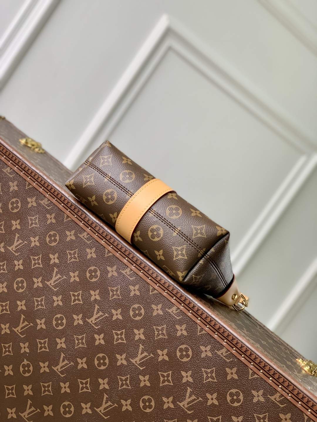 Exclusive Louis Vuitton Pochette Mia Replica Bag - Image 4