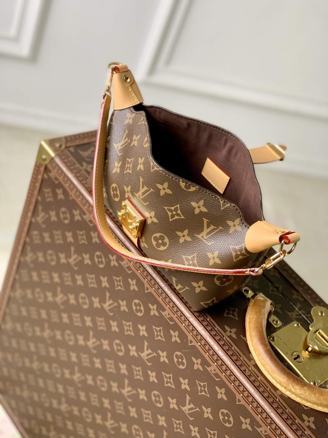 Exclusive Louis Vuitton Pochette Mia Replica Bag - Image 5