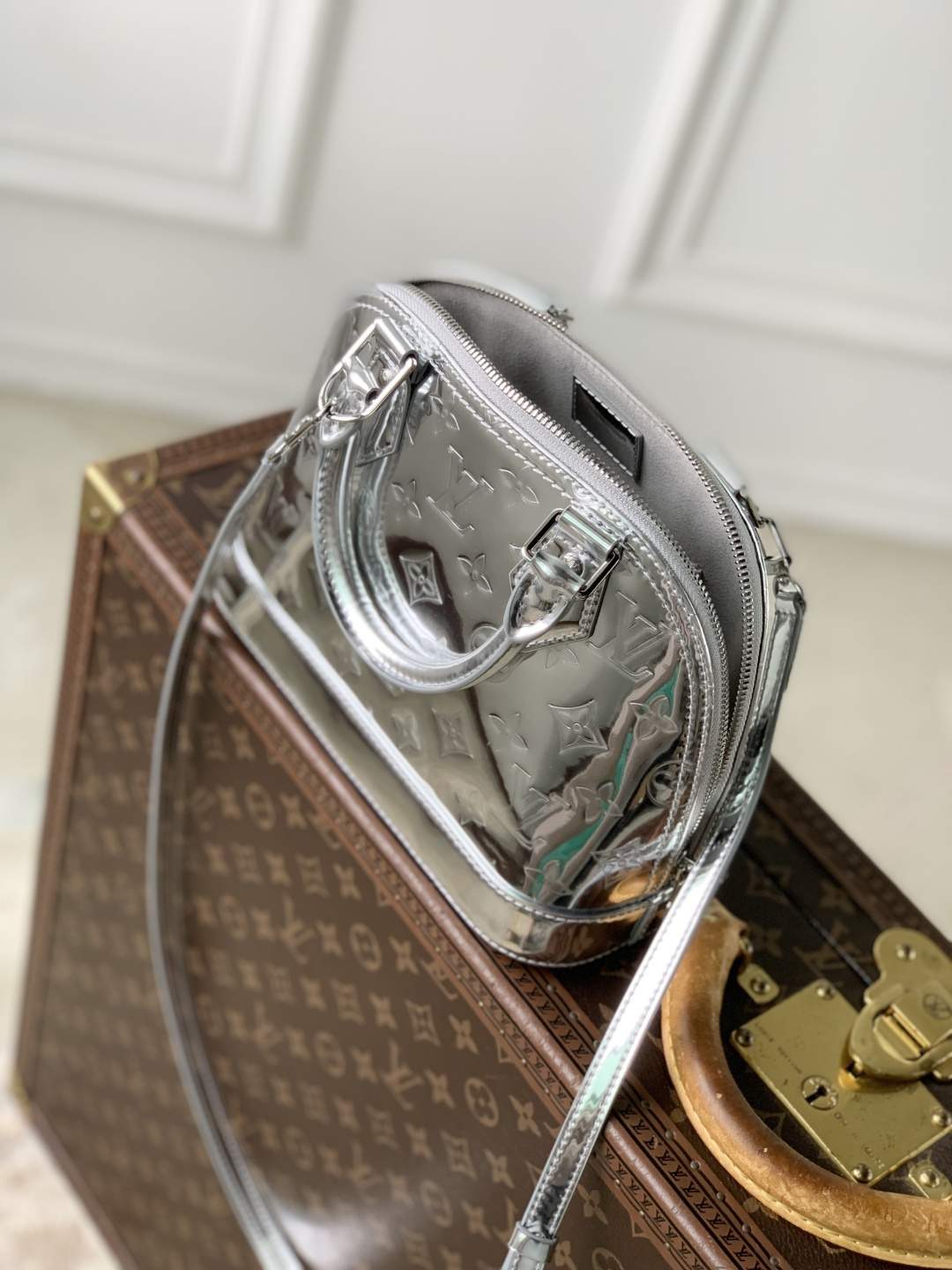 Finest Louis Vuitton Alma BB Replica Bag - Image 4