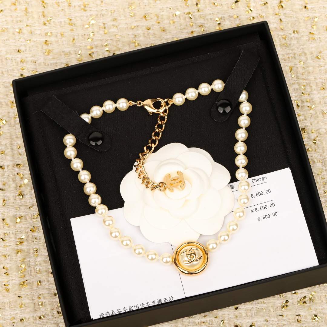 Lux Pearl-Embellishment Replica Necklace With CC logo Charm - Image 2