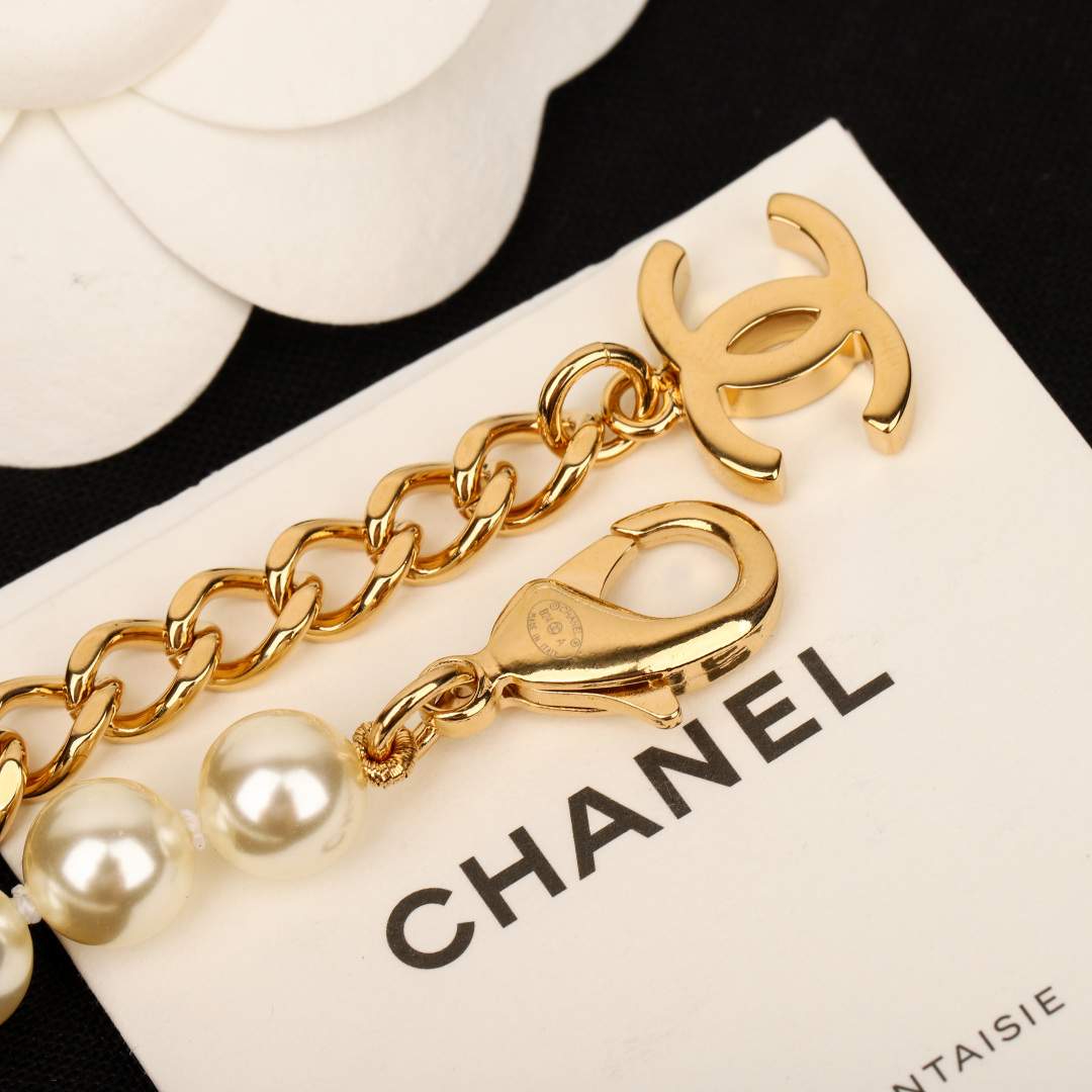 Lux Pearl-Embellishment Replica Necklace With CC logo Charm - Image 6