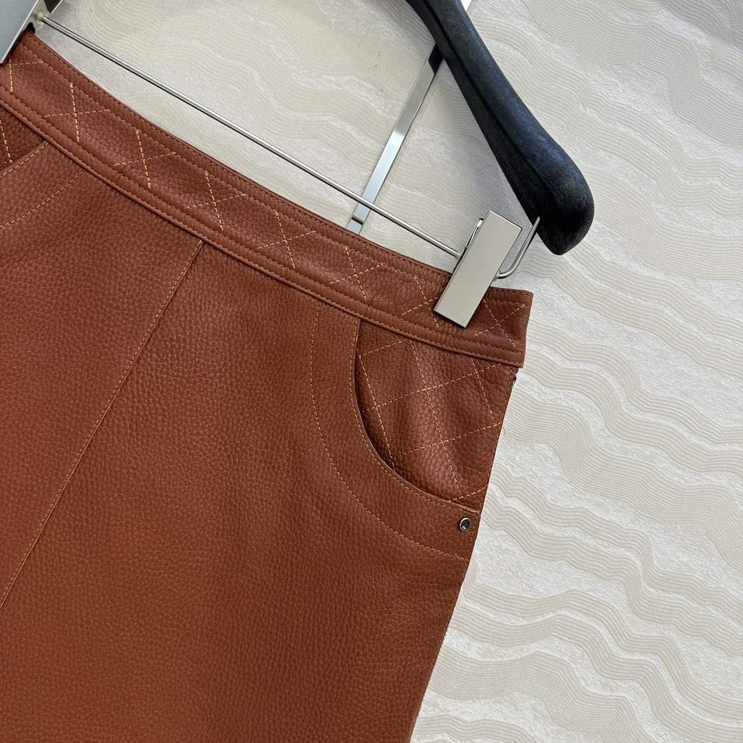 Superior Hermes Replica Miniskirt With Quilted Detail - Image 4