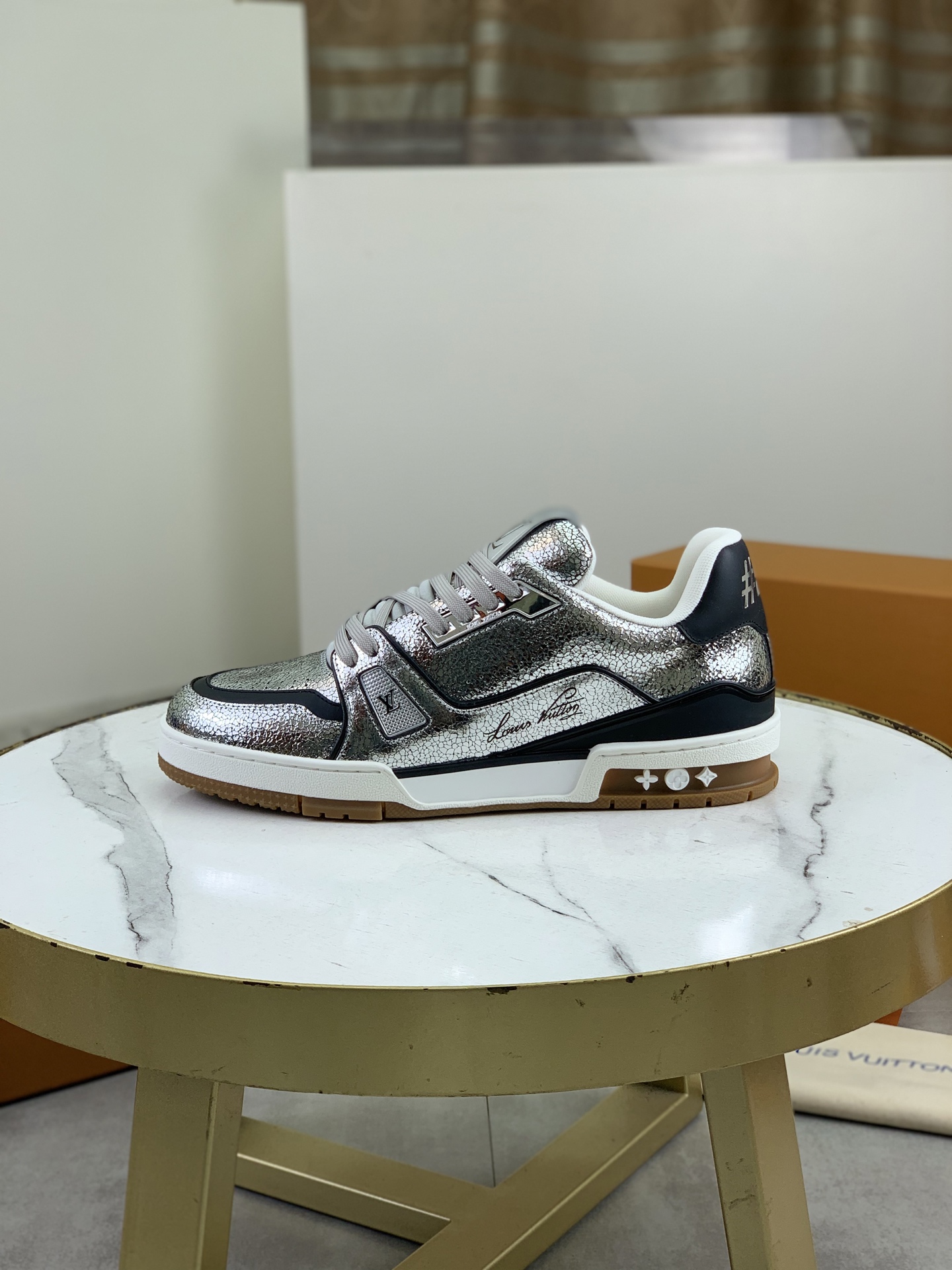 Luxury Replica Louis Vuitton LV Trainer Sneaker