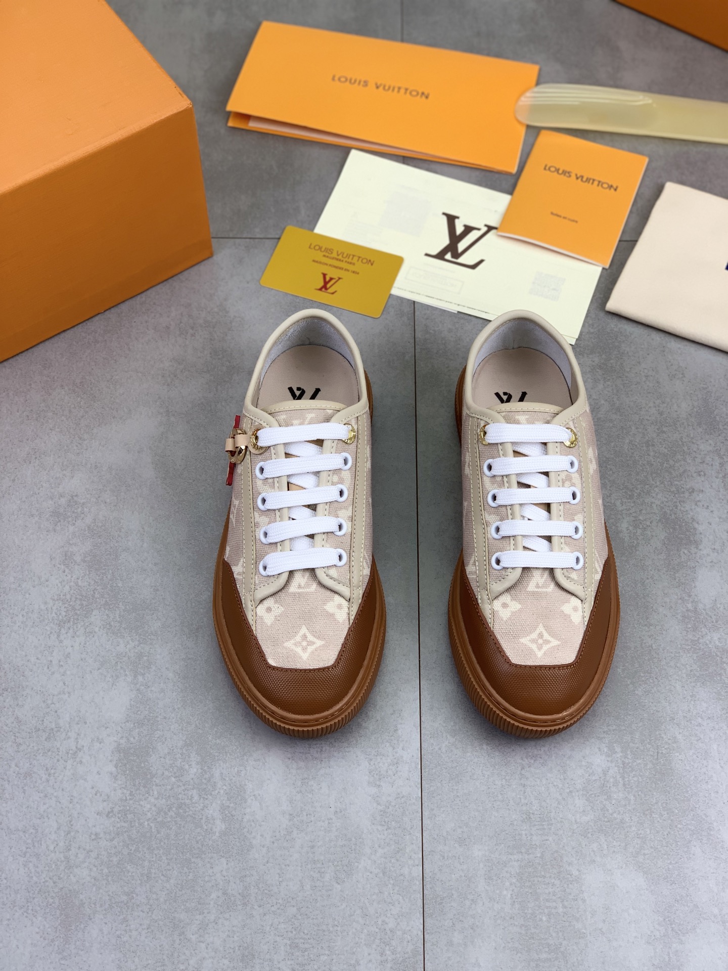 Elite Louis Vuitton LV Lagoon Replica Sneaker - Image 2