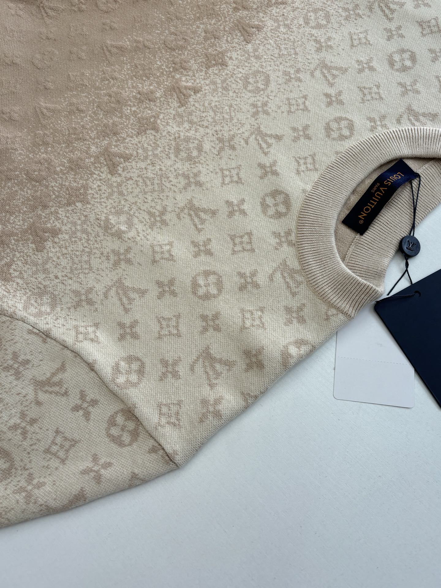 Finest Louis Vuitton Monogram Long-Sleeved Replica Crewneck - Image 8