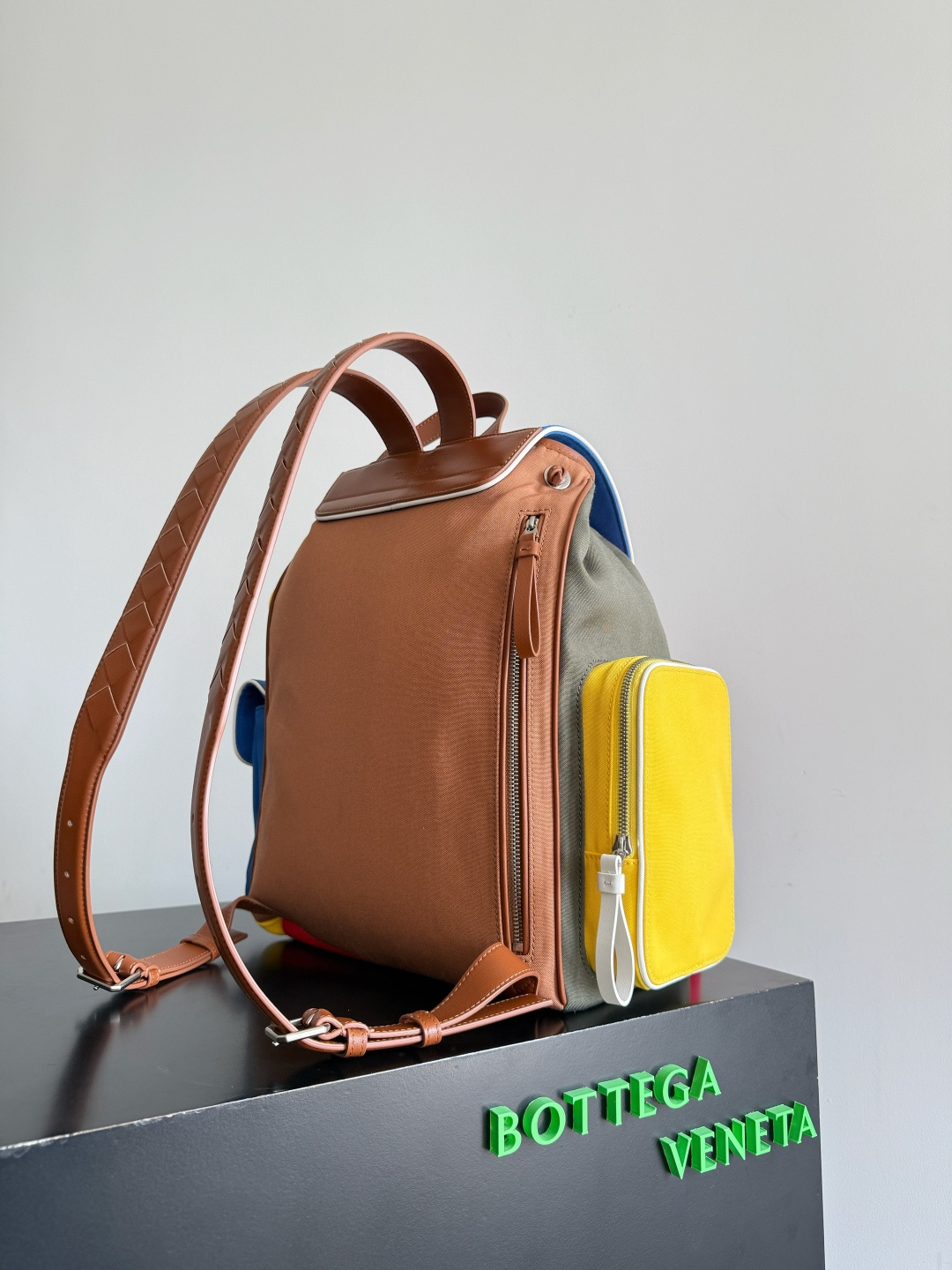 Copy Bottega Veneta Crossroad Multipocket Replica Backpack - Image 3