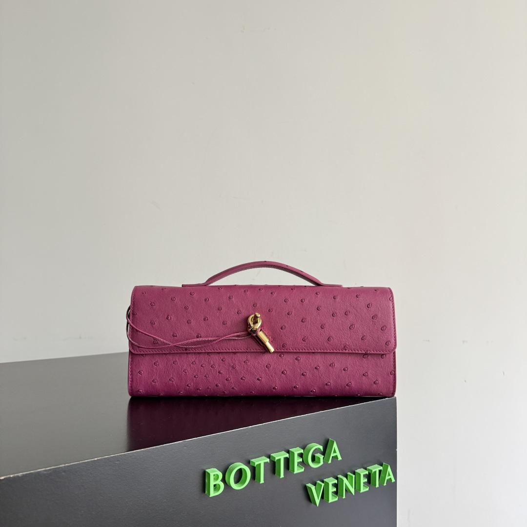 Deluxe Bottega Veneta Replica Andiamo Clutch