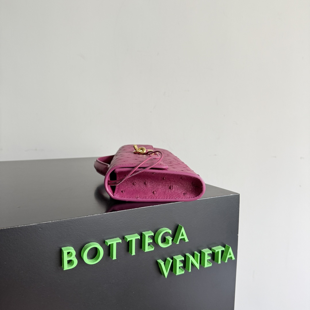 Deluxe Bottega Veneta Replica Andiamo Clutch - Image 3