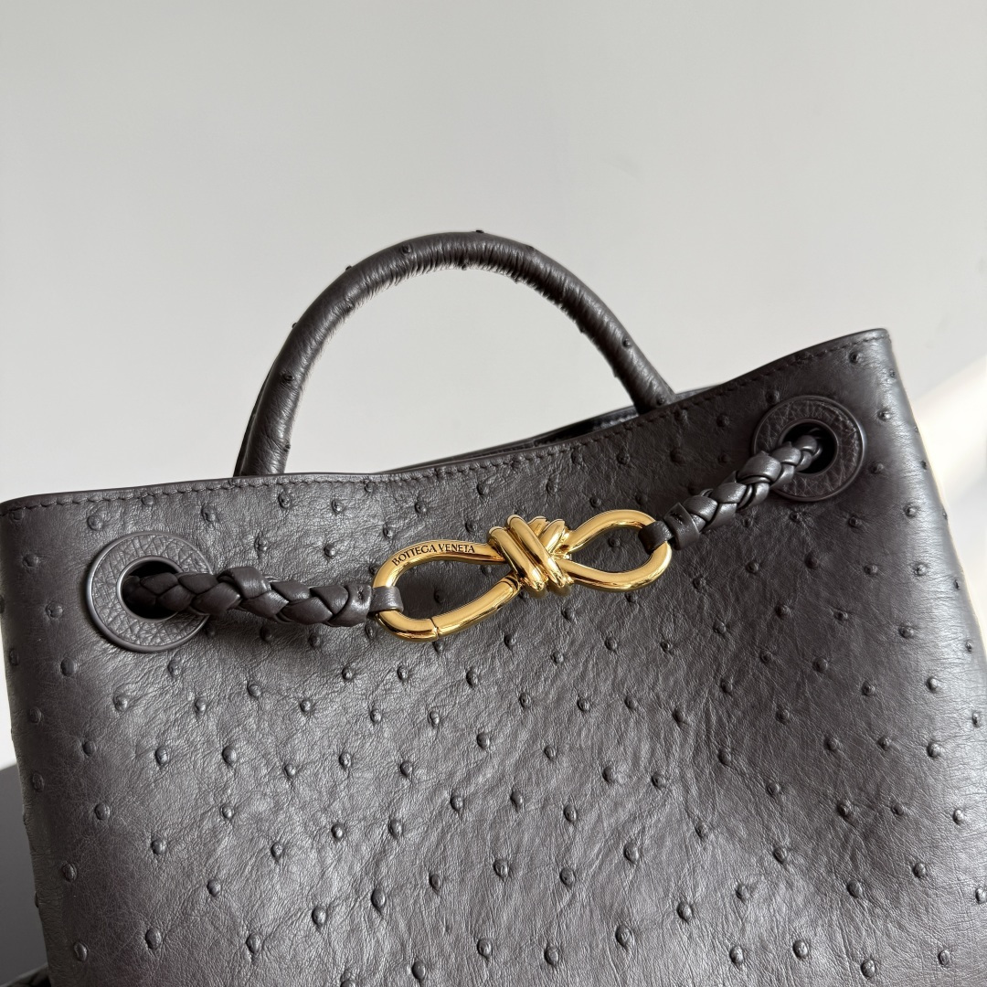 Elite Bottega Veneta Small Andiamo Replica Bag - Image 8