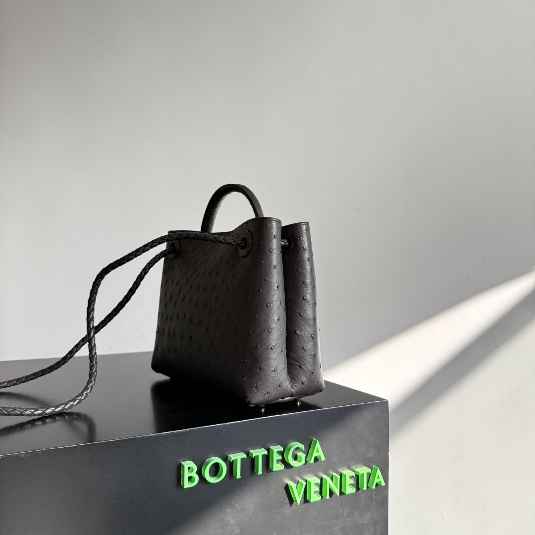 Elite Bottega Veneta Small Andiamo Replica Bag - Image 3