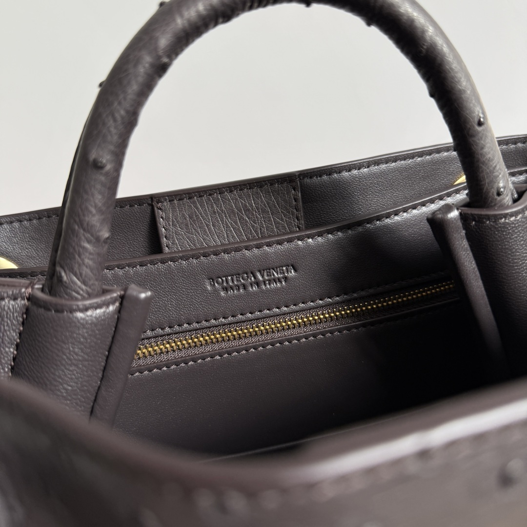 Elite Bottega Veneta Small Andiamo Replica Bag - Image 6