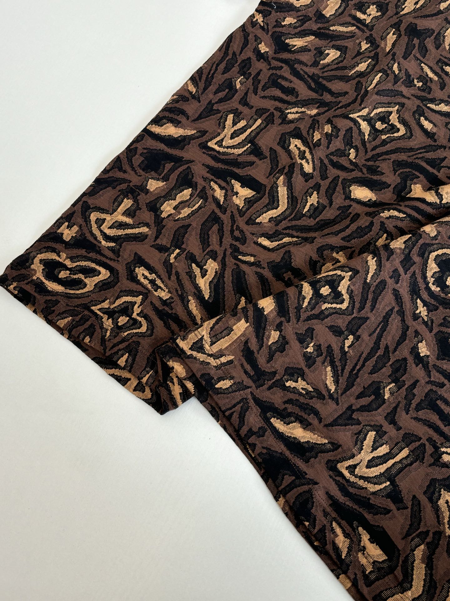 Exclusive Louis Vuitton Jacquard Replica T-Shirt - Image 5