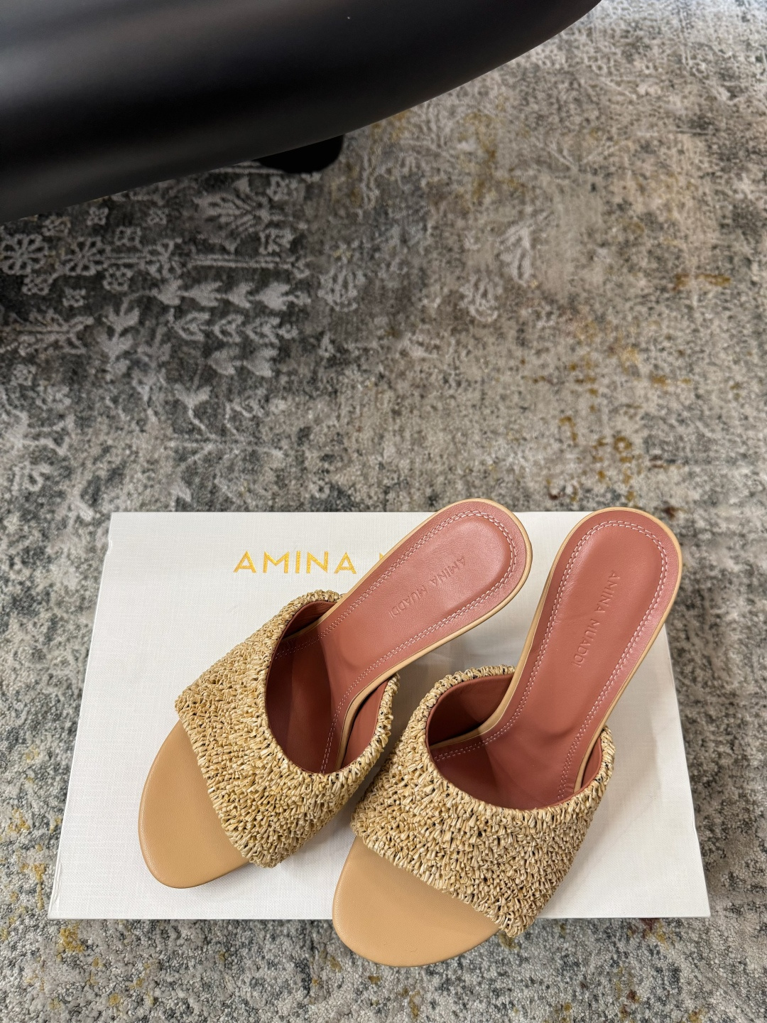 Finest Amina Muaddi Taylor 90 Raffia-Effect Replica Mules - Image 3
