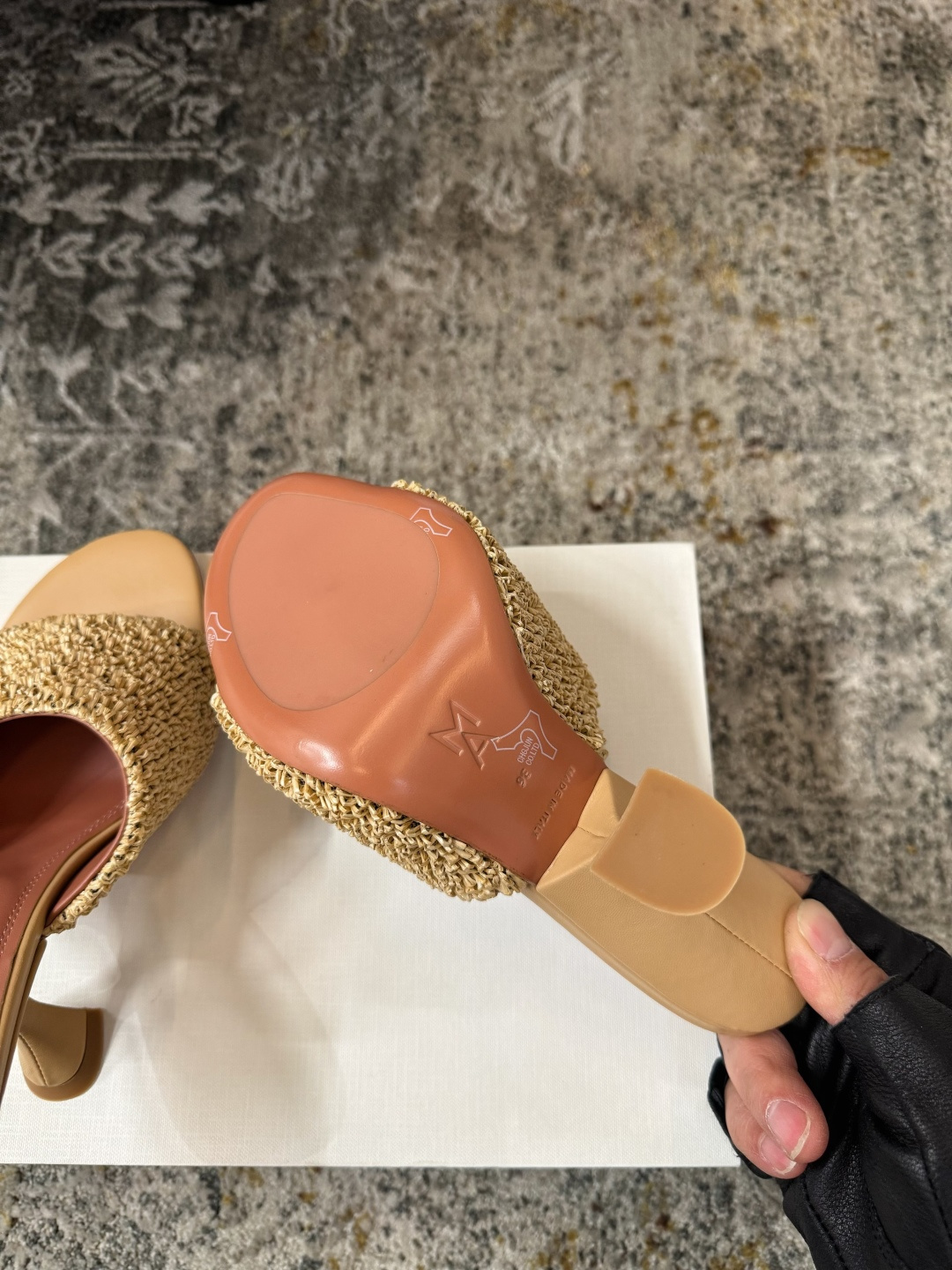 Finest Amina Muaddi Taylor 90 Raffia-Effect Replica Mules - Image 9