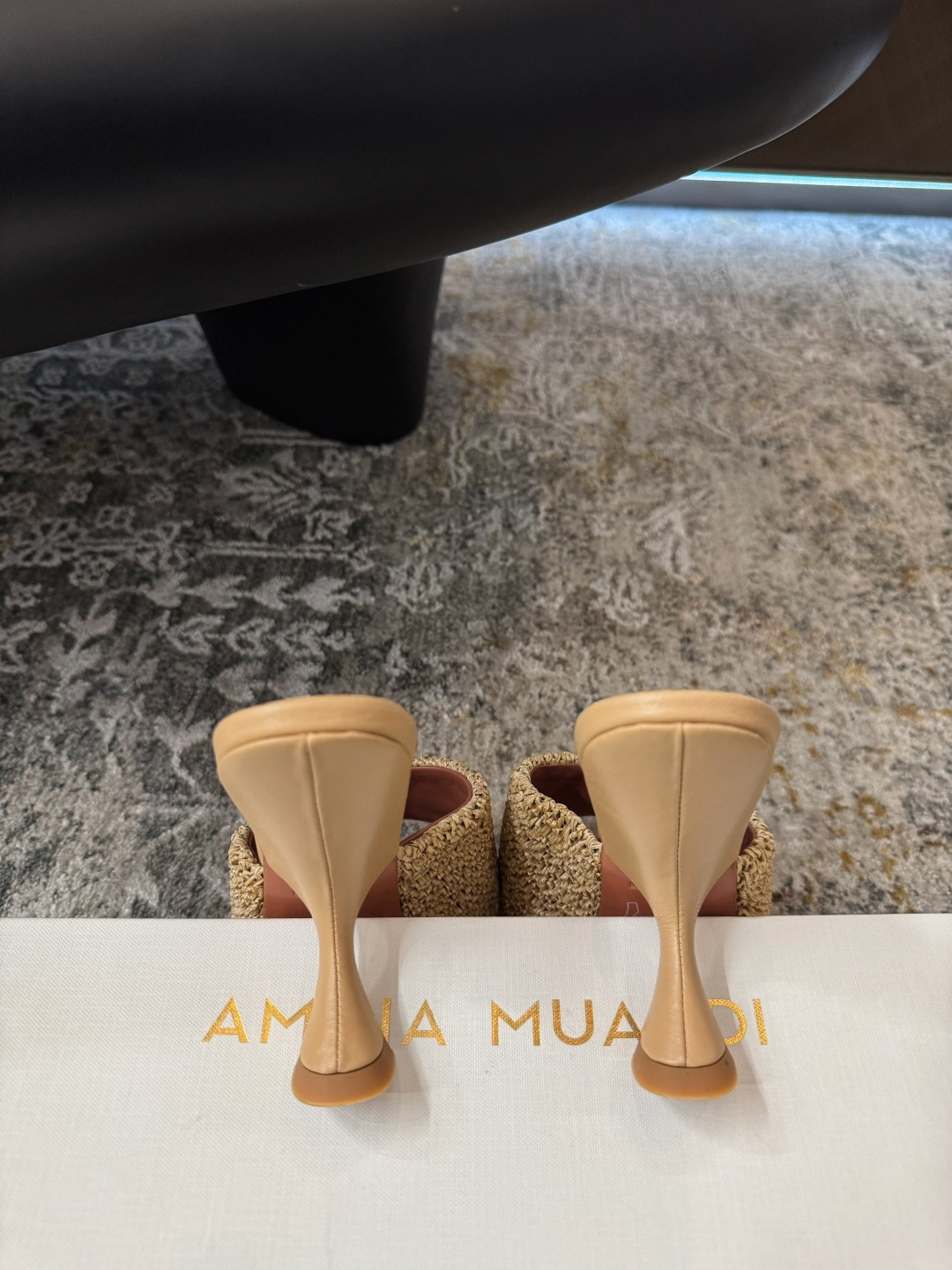Finest Amina Muaddi Taylor 90 Raffia-Effect Replica Mules - Image 7