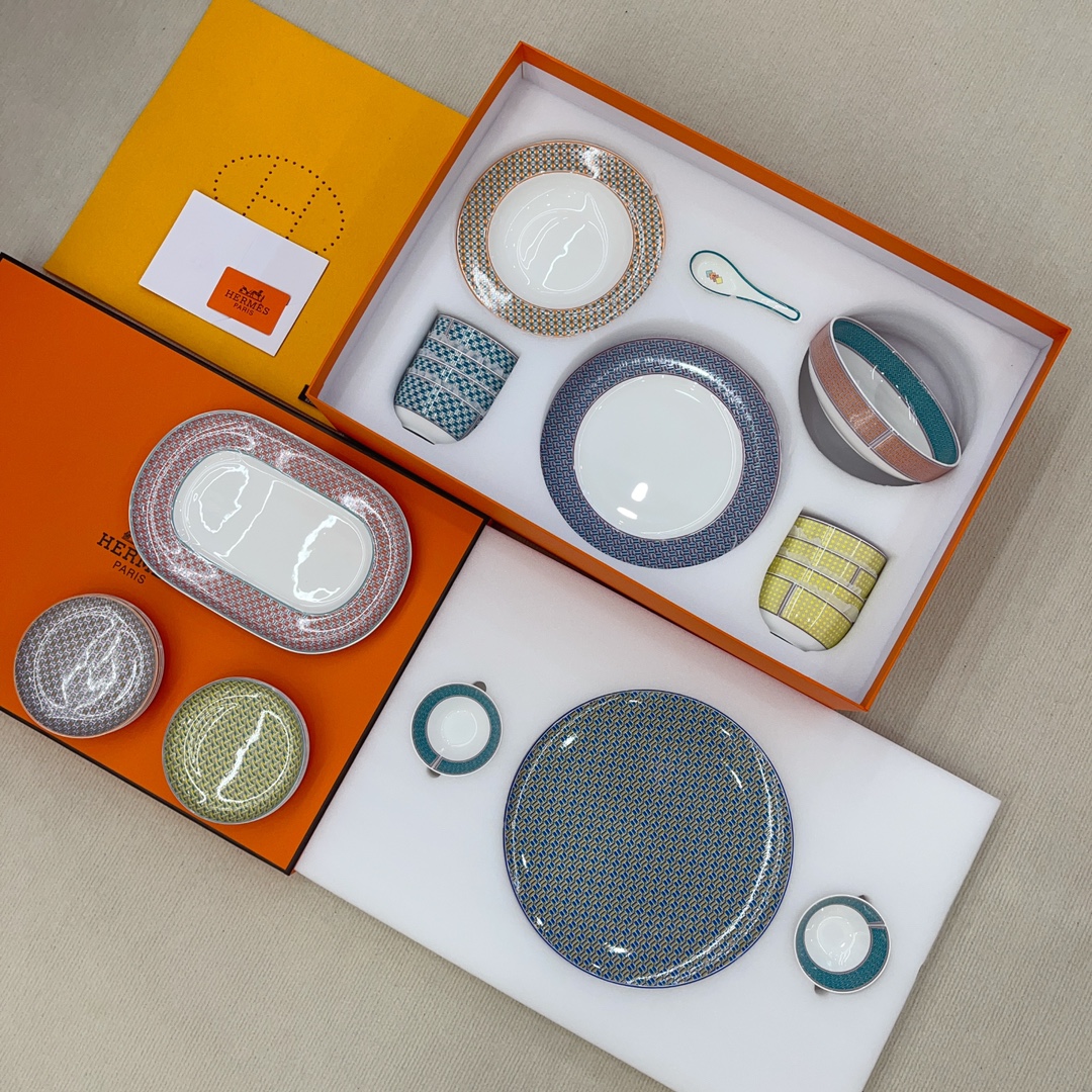 Supreme Hermes Tie Replica Dinnerware Set