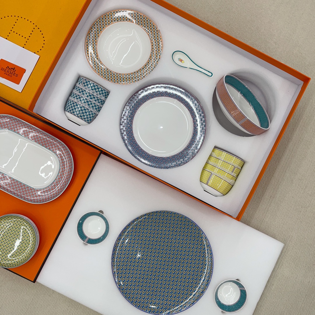 Supreme Hermes Tie Replica Dinnerware Set - Image 3