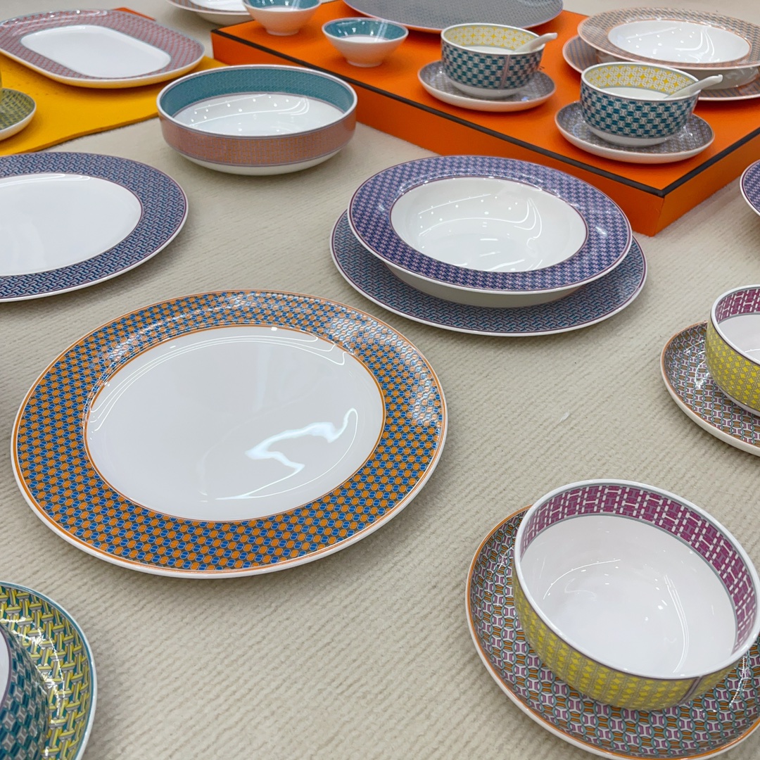 Supreme Hermes Tie Replica Dinnerware Set - Image 4
