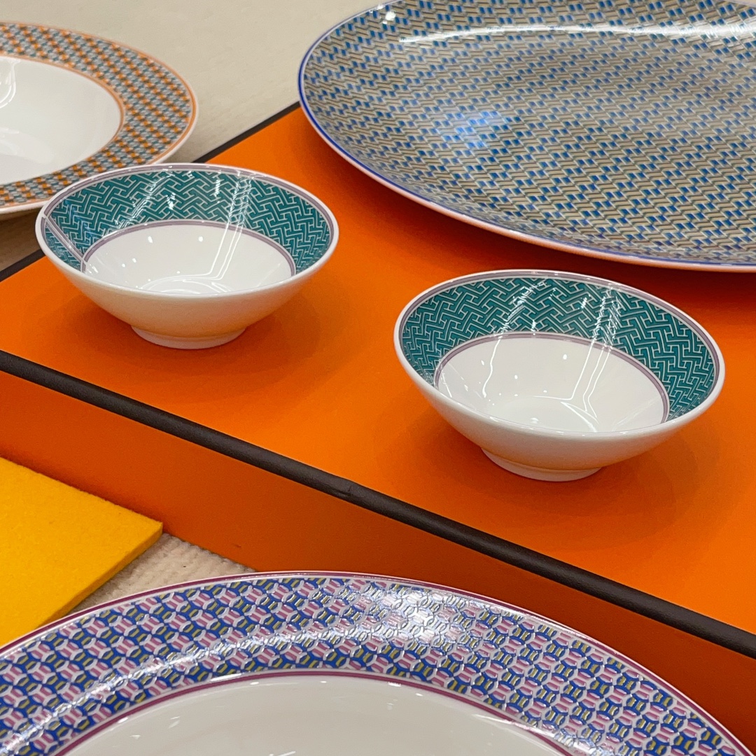 Supreme Hermes Tie Replica Dinnerware Set - Image 7