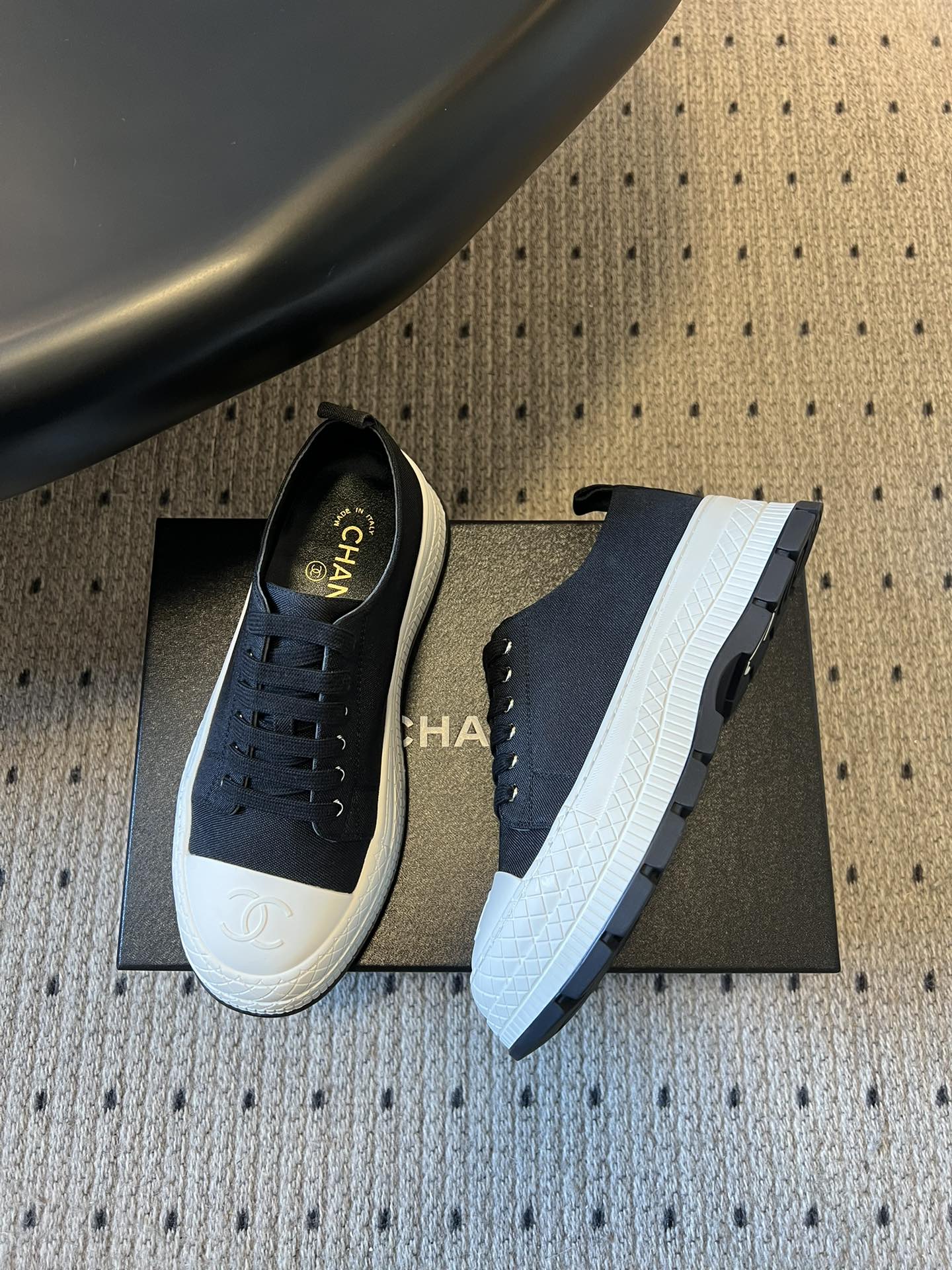 Top Grade Cotton And Lambskin Replica Sneaker